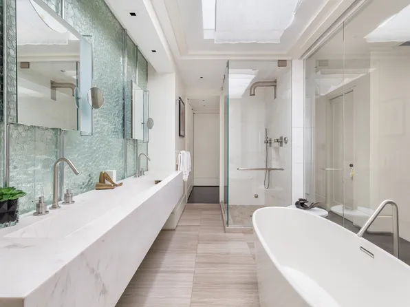 160 East 63rd Street image 8 of 11