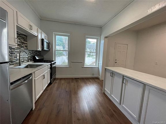 2nd image of 48 Hammond St #48