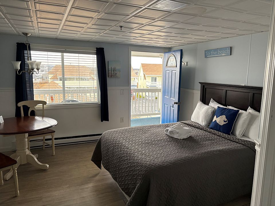 1st image of 40 Ashworth Ave #23