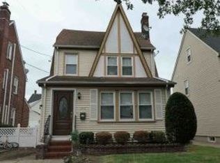 352 Wellington Rd, Mineola, NY 11501