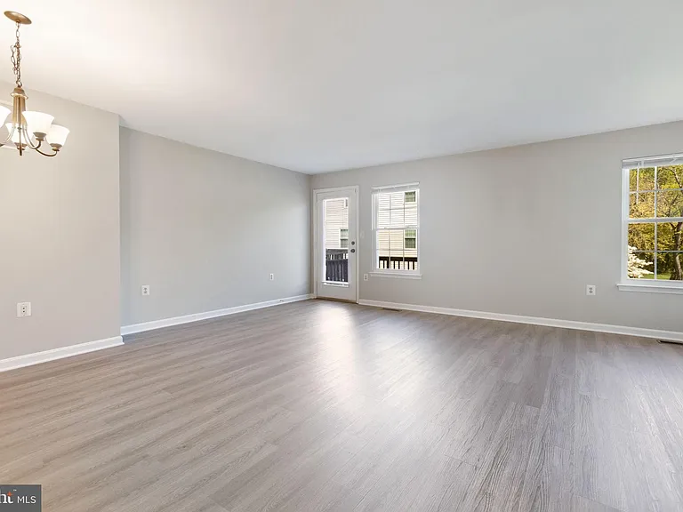 104 Frazer Dr — Photo 12