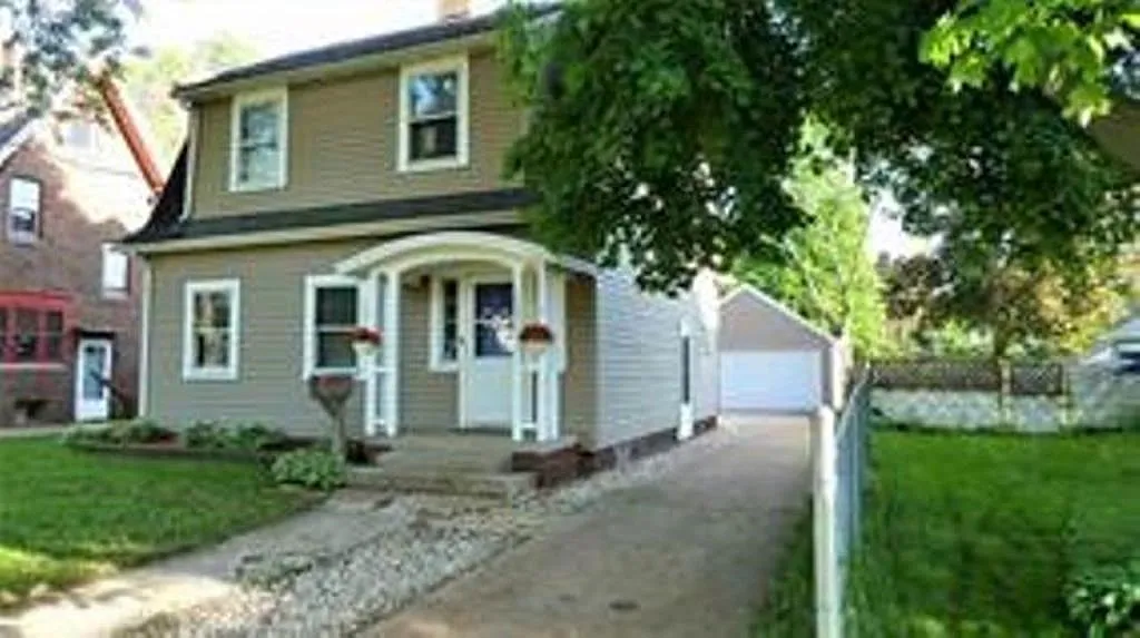 1342 W Grand Ave photo 1