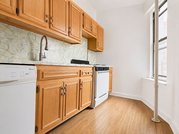 2nd image of 6735 Ridge Blvd APT 3L