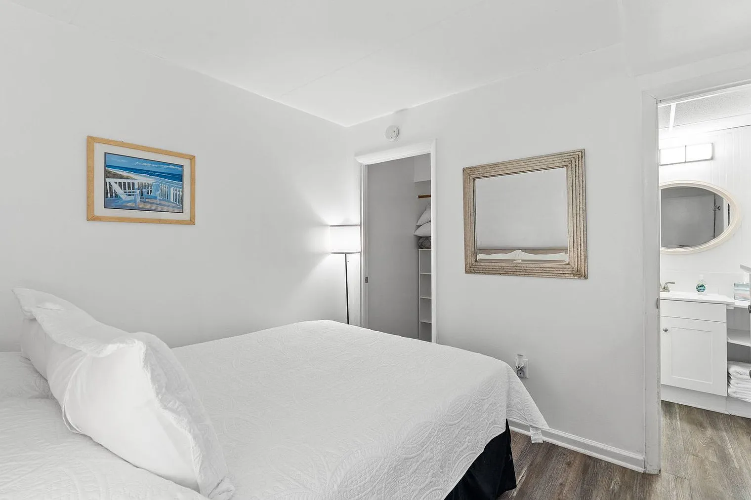 2 bed, 1.0 bath, 775 sqft, $4,332 — Photo 4