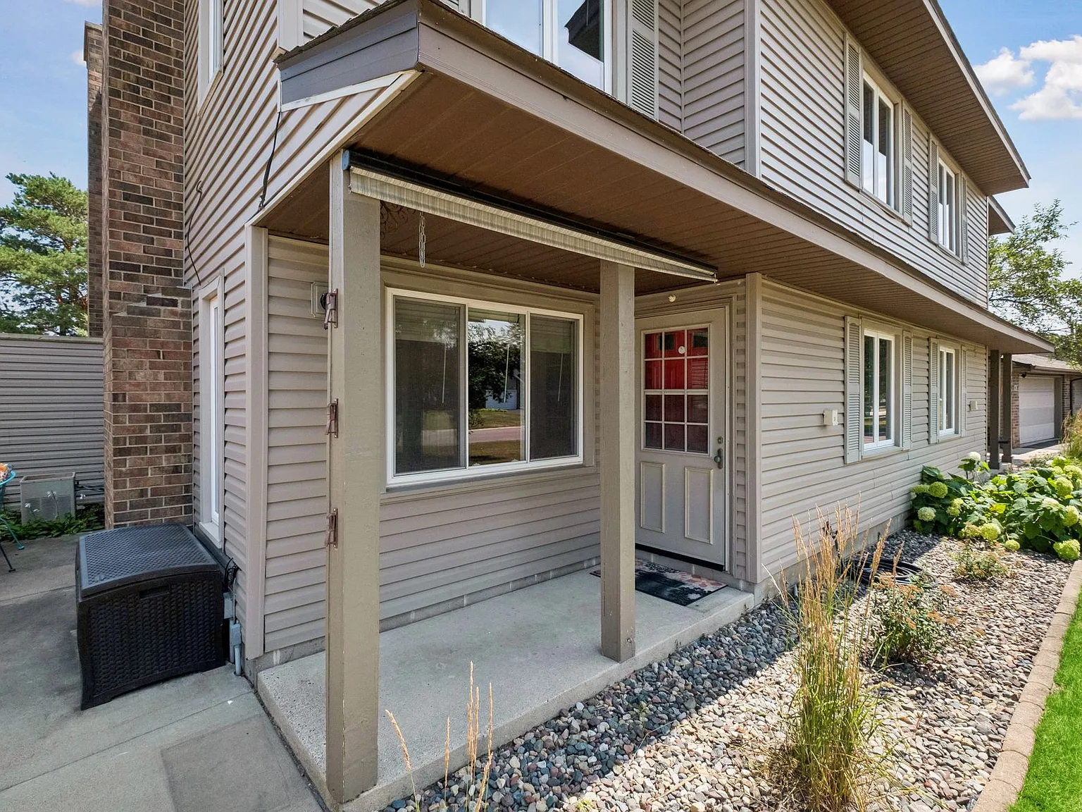 2 bed, 1112 sqft, $2,300 — Photo 4