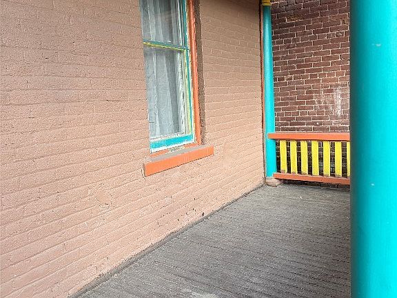 3rd image of 527 W Park St