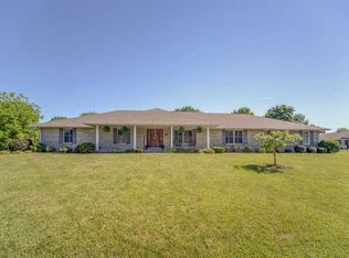 613 E Evergreen St, Okawville, IL 62271