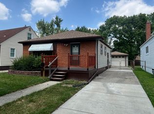 2070 Oceana St, Lincoln Park, MI 48146