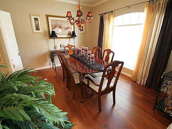 Gorgeous formal dining room, conveniently close to the kitchen.