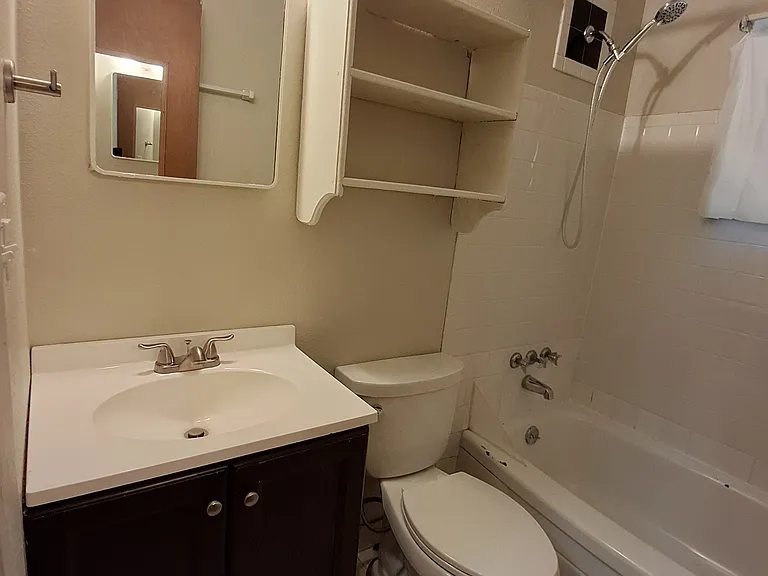 218 N Roosevelt Ave #218 — Photo 5