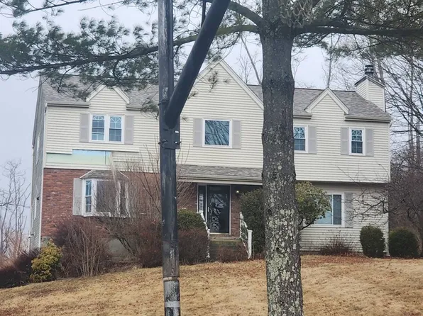 26 Sebastian Ct, Hopewell Junction, NY 12533