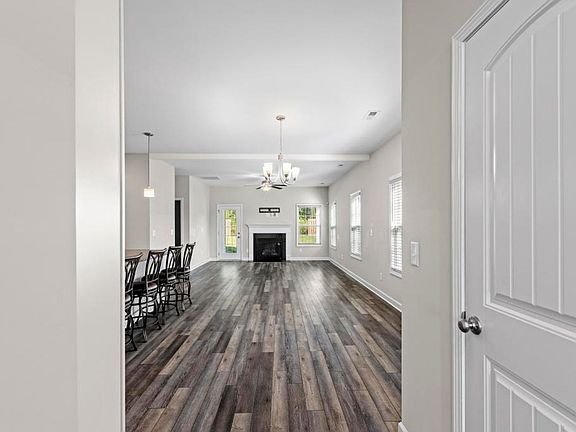 5th image of 562 Transom Way