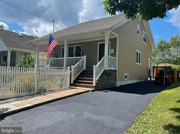 487 Walker Ave, Ewing, NJ 08628