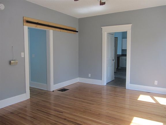 3rd image of 707 S Clark St