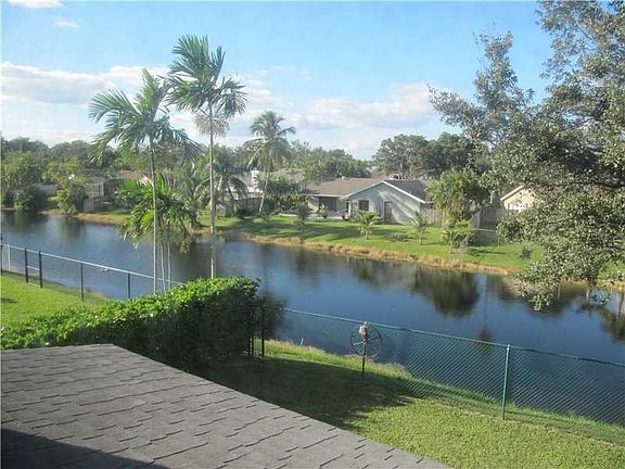 5th image of 10005 Grove Ln