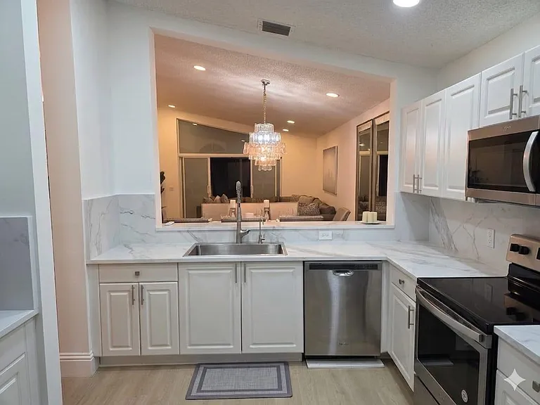 11313 Ola Ave — Photo 2