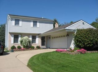 1729 Baywood Dr, Wixom, MI 48393
