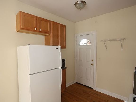 3rd image of 624 W Barry Ave APT 1E