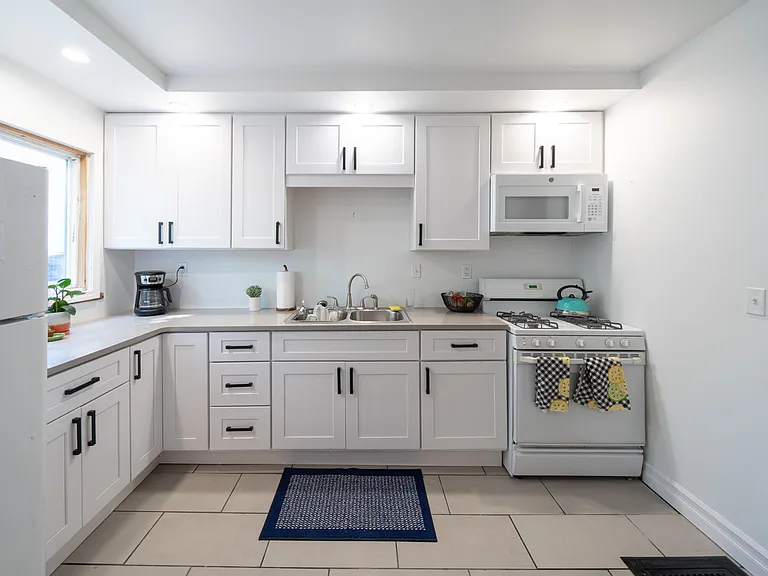 541 Coit Ave NE #1 — Photo 3