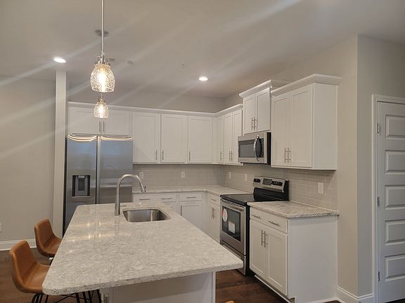 4th image of 900 Vintage Green Ln #1-205