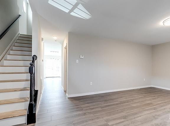 3rd image of 1701 Moore St