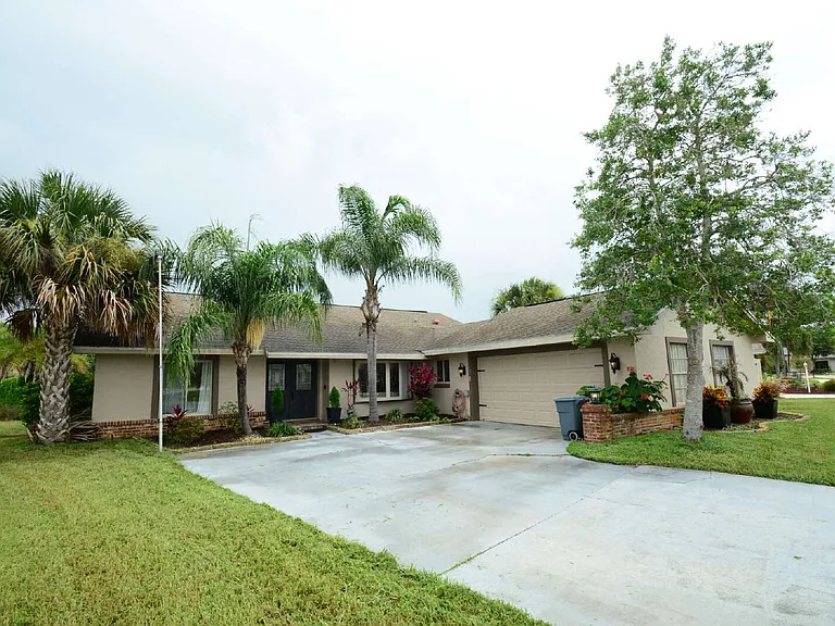 58 Comanche Ct — Photo 1