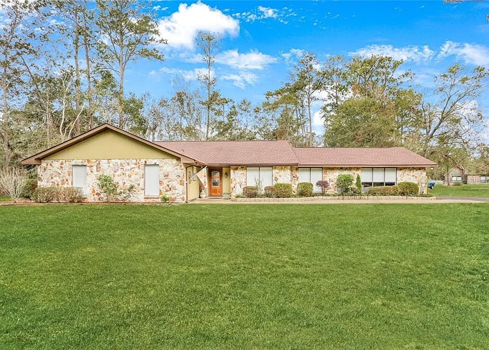 1st image of 61265 Moss Dr