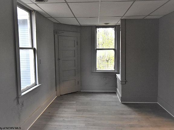3rd image of 227 Green St