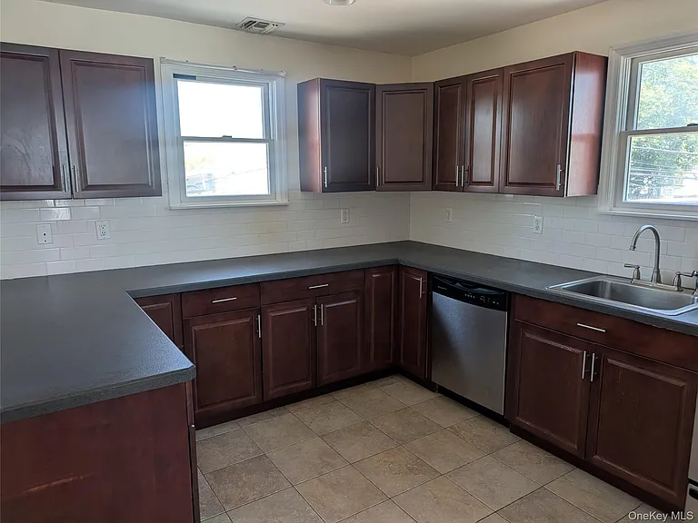 317 Bedford Ave — Photo 4