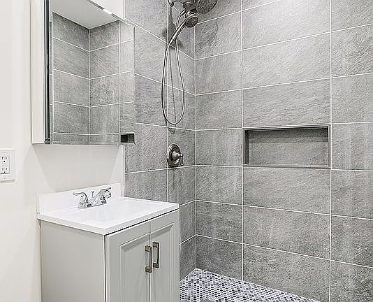 4th image of 186 E 2nd St APT 4