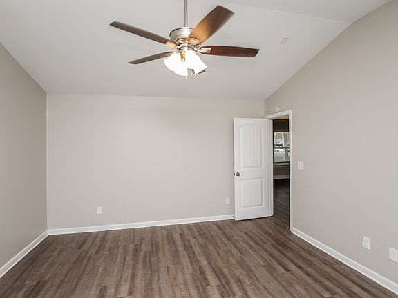 4th image of 15 Camden Woods Dr NW