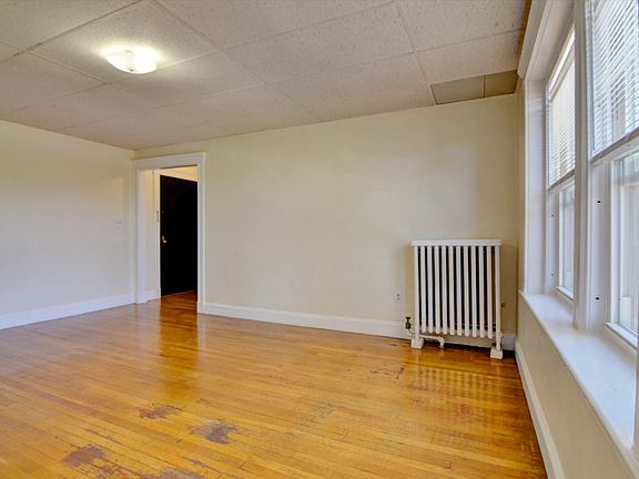 4th image of 32 Greenwood Ave APT 1