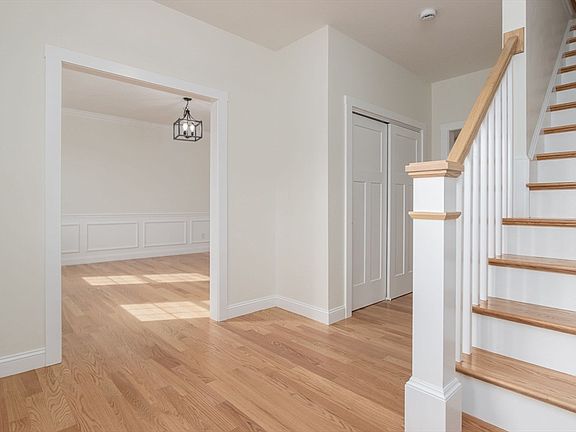 4th image of 76 Robin Hill Rd