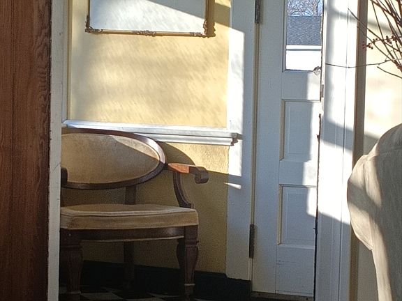 5th image of 207 Topsfield Rd