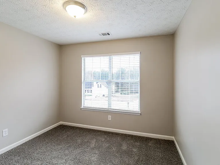 105 Cypress Dr — Photo 14