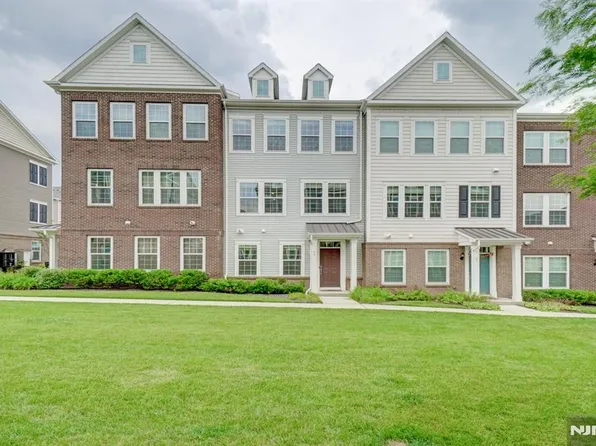 121 Truman Dr, Wood Ridge, NJ 07075