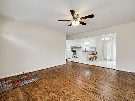 4th image of 807 Gaston Avenue Ext