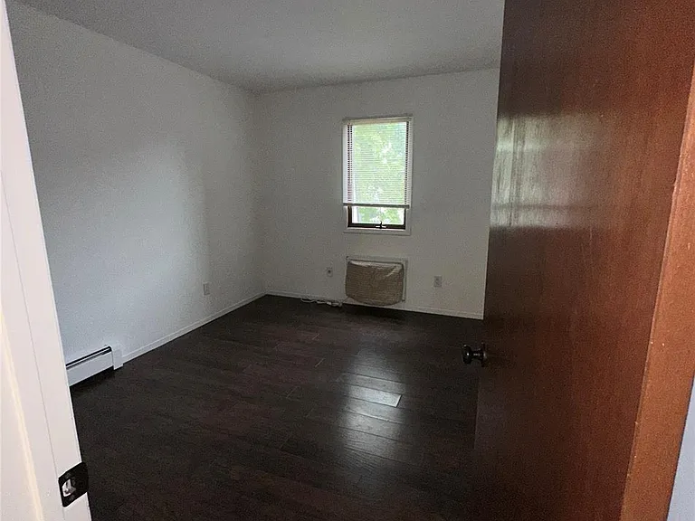 83 Manorhaven Blvd #83 — Photo 5