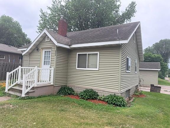 2nd image of 806 1st Ave NE