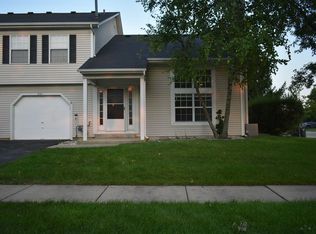 201 Teak Ln, Streamwood, IL
