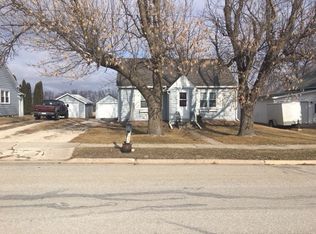 805 E 4th St, Wellsburg, IA 50680