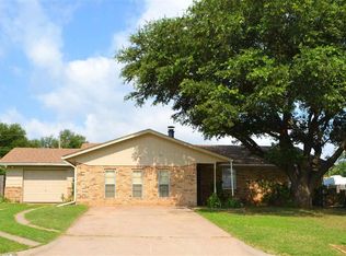 914 Kathryn St, Burkburnett, TX 76354