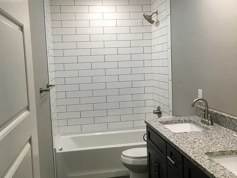 704 S Donaghey Ave — Photo 3