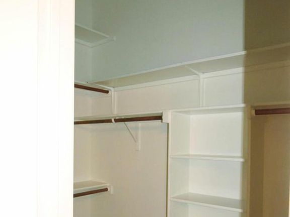 5th image of 3924 Berrybush Ln