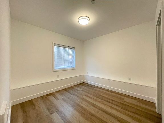 5th image of 30 Fernwood Ave