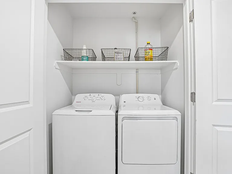 Rockpoint Apartments — Photo 10