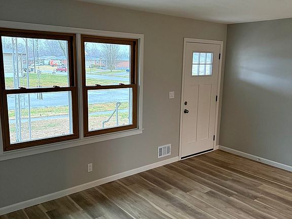 3rd image of 2418 Lorene Ave