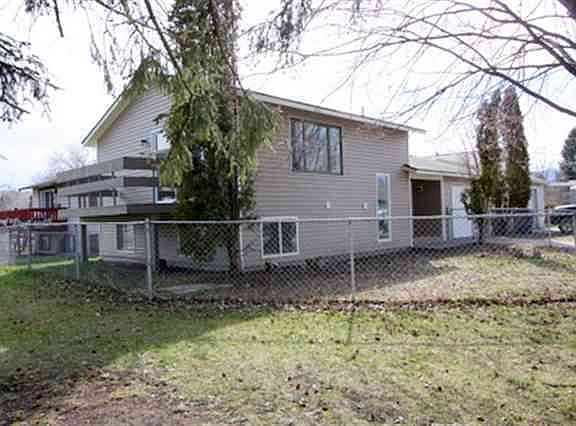 2nd image of 33 Russell Park W
