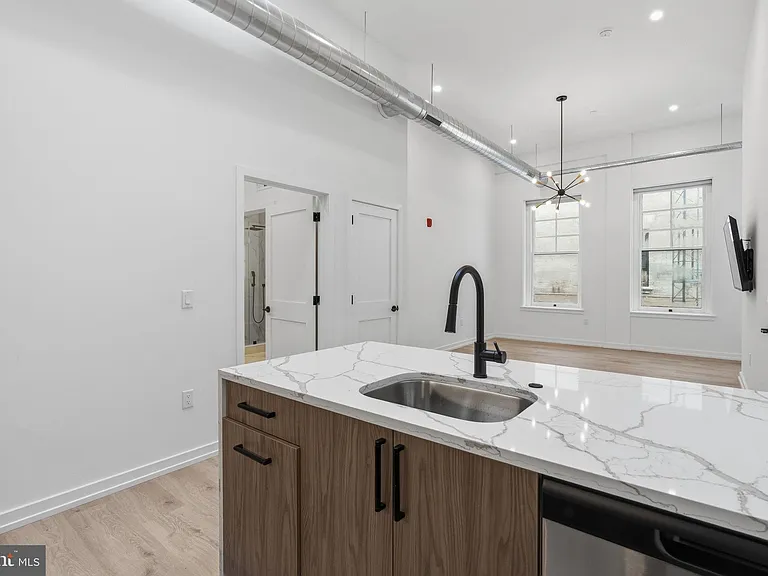 203 S 13th St #4C — Photo 5