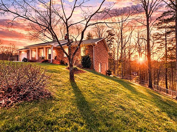 3rd image of 581 Roberts Ridge Rd